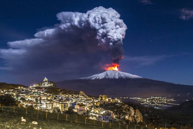 Etna Tour and Lunch + Wine Tasting in a Winery + Taormina Tour - (Private Tour) - immagine 7