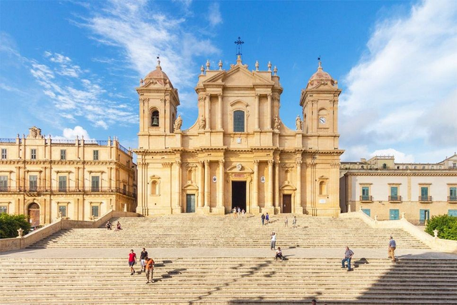 Transfer from Taormina to Siracusa + Noto Tour (or viceversa - Private Transfer) - immagine 4